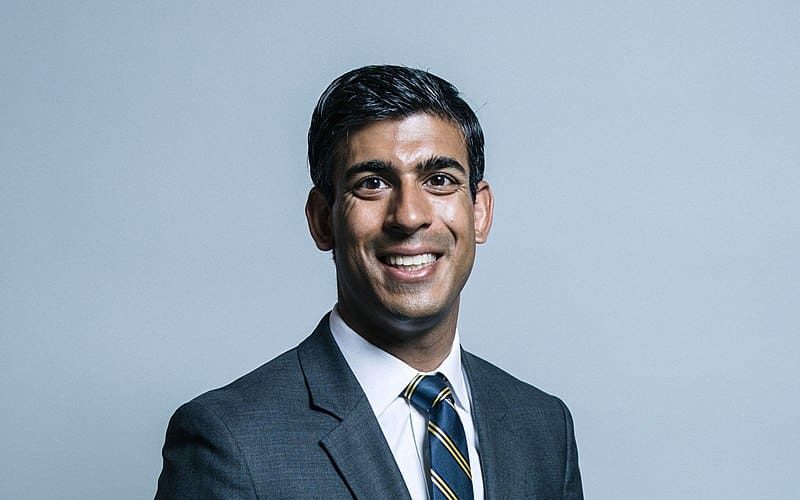 800px-Official_portrait_of_Rishi_Sunak_crop_1