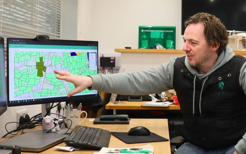 SWDDC-IMG_8900-Chris-demos-with-Mike-2-copy